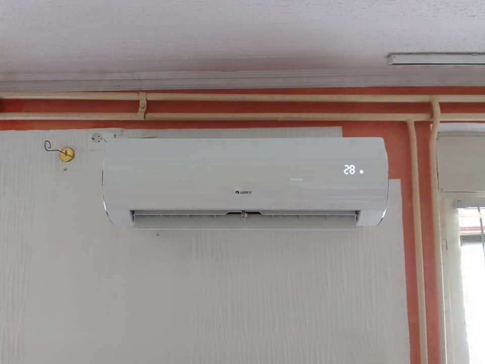 Uključen inverter klima uređaj na zidu